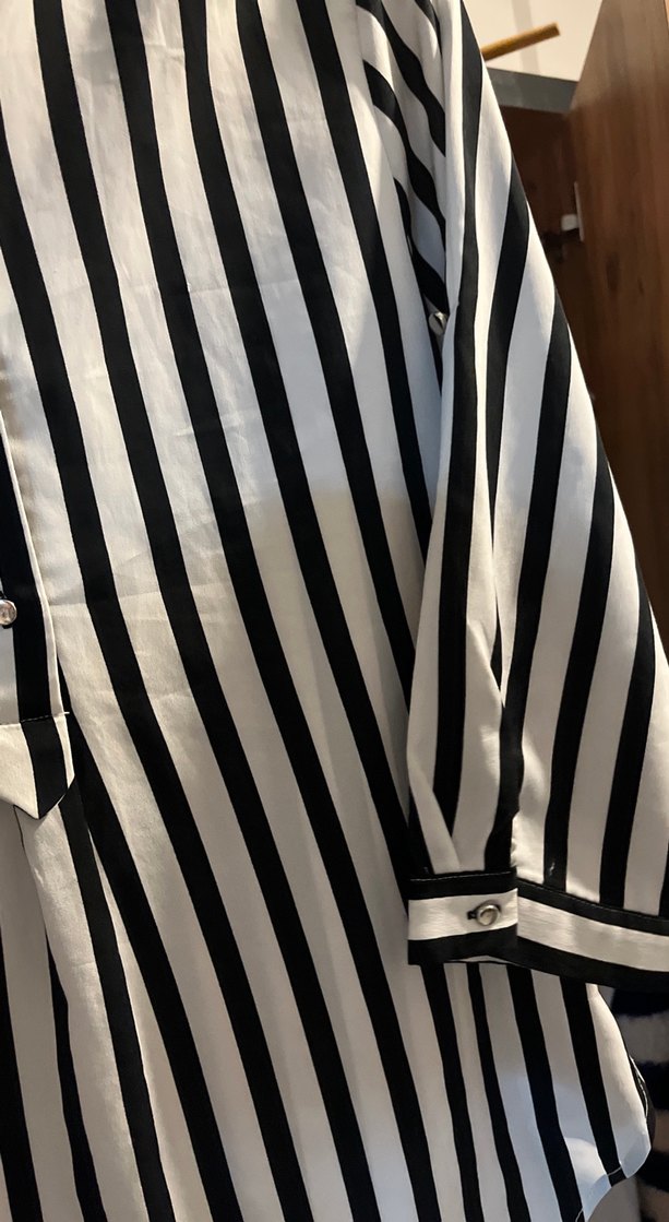 Düğmeli Siyah Beyaz Çizgili Kadın Gömlek - Görsel 4
