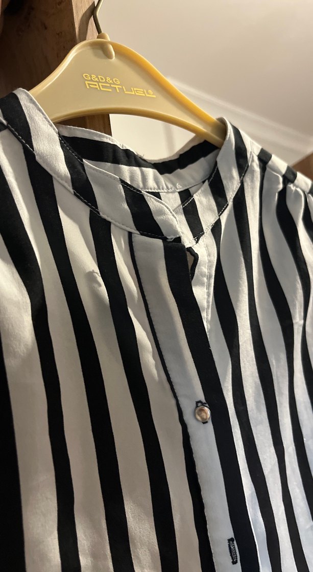 Düğmeli Siyah Beyaz Çizgili Kadın Gömlek - Görsel 2