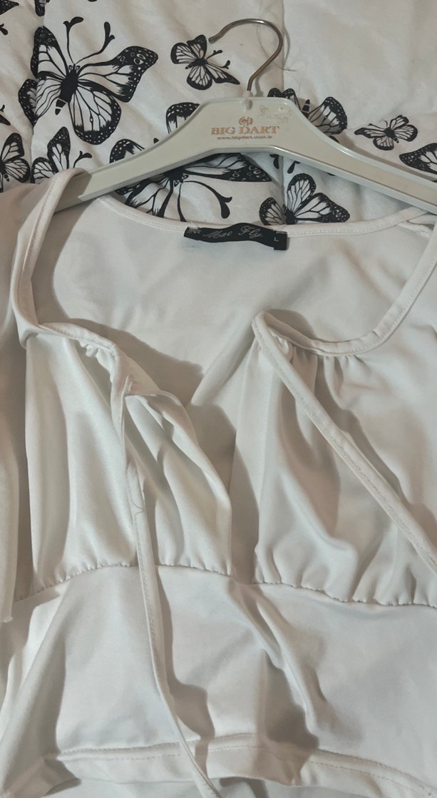 Beyaz göğüs dekolte crop - Görsel 3