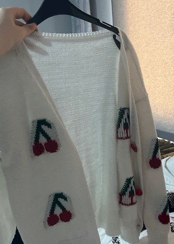 Nakışlı Kiraz Desenli Beyaz Triko Hırka - Görsel 4