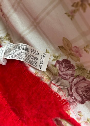 Kırmızı stradivarius atkı - Görsel 3