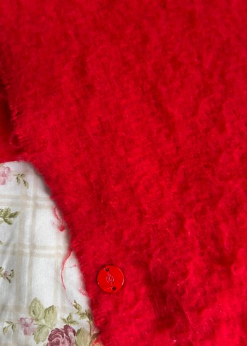 Kırmızı stradivarius atkı - Görsel 2