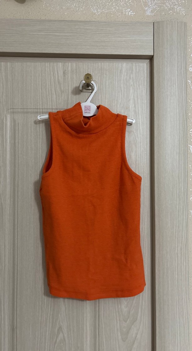 Turuncu Yüksek Yakalı Kolsuz Kadın Süveter - Görsel 2