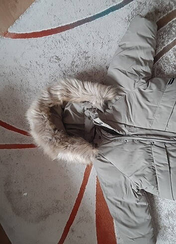 Zara soğuk ve yağmur geçirmez mont