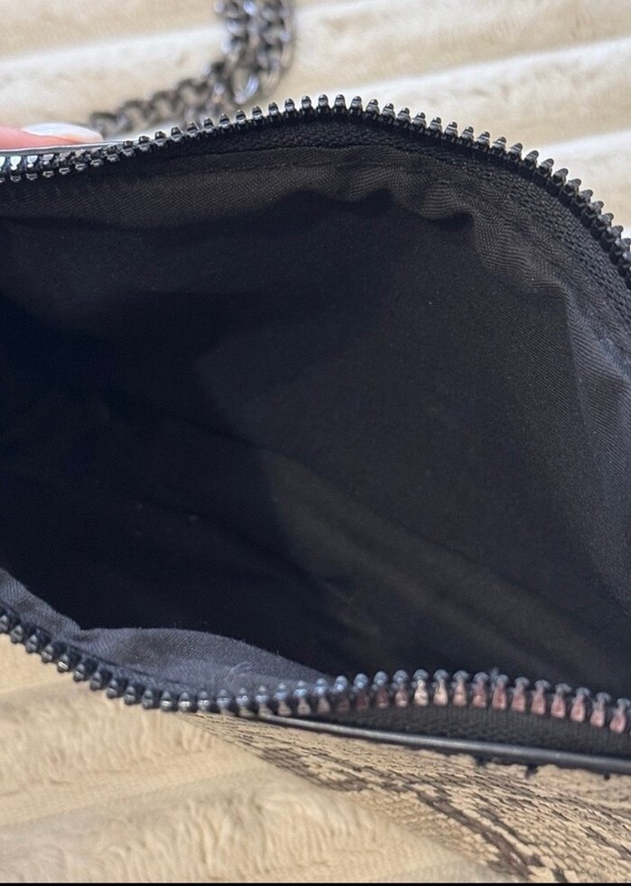 Gri Yılan Desenli Zincir Detaylı Deri Çanta - Görsel 4