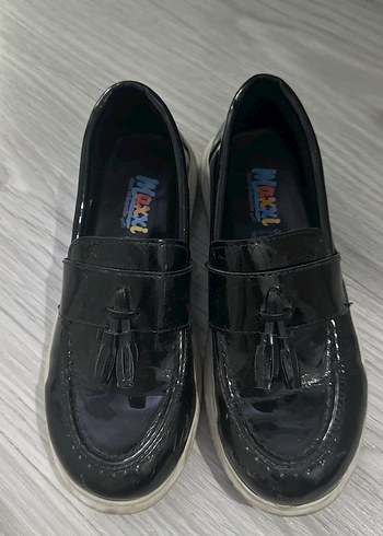 Erkek Çocuk Renkli Siyah Püsküllü Ayakkabı - Görsel 2