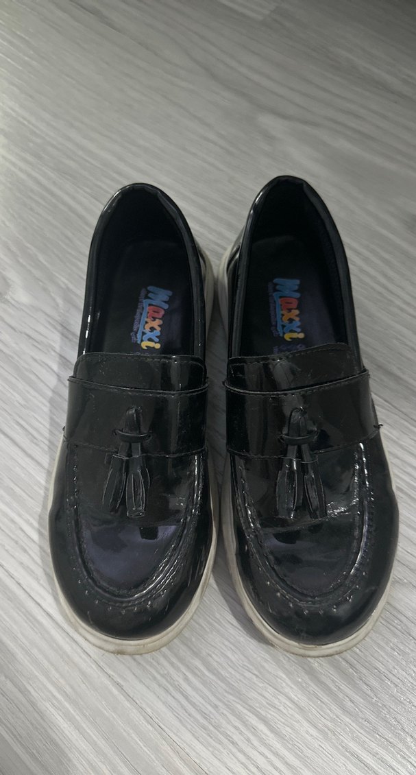 Erkek Çocuk Renkli Siyah Püsküllü Ayakkabı - Görsel 2