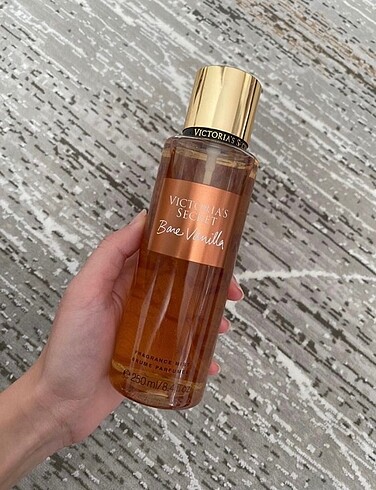 Victoria?s Secret bare vanilla vücut spreyi