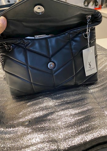 Yves Saint Laurent Siyah Zincir Detaylı Deri Kadın Çanta