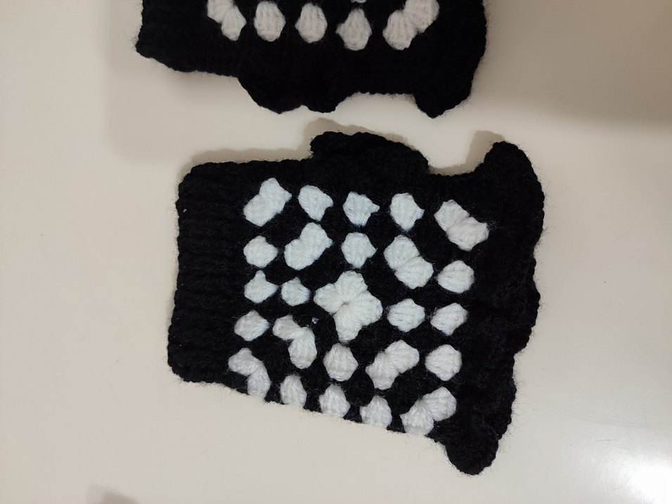 Siyah Beyaz Örgü Kadın Eldiven - Görsel 2