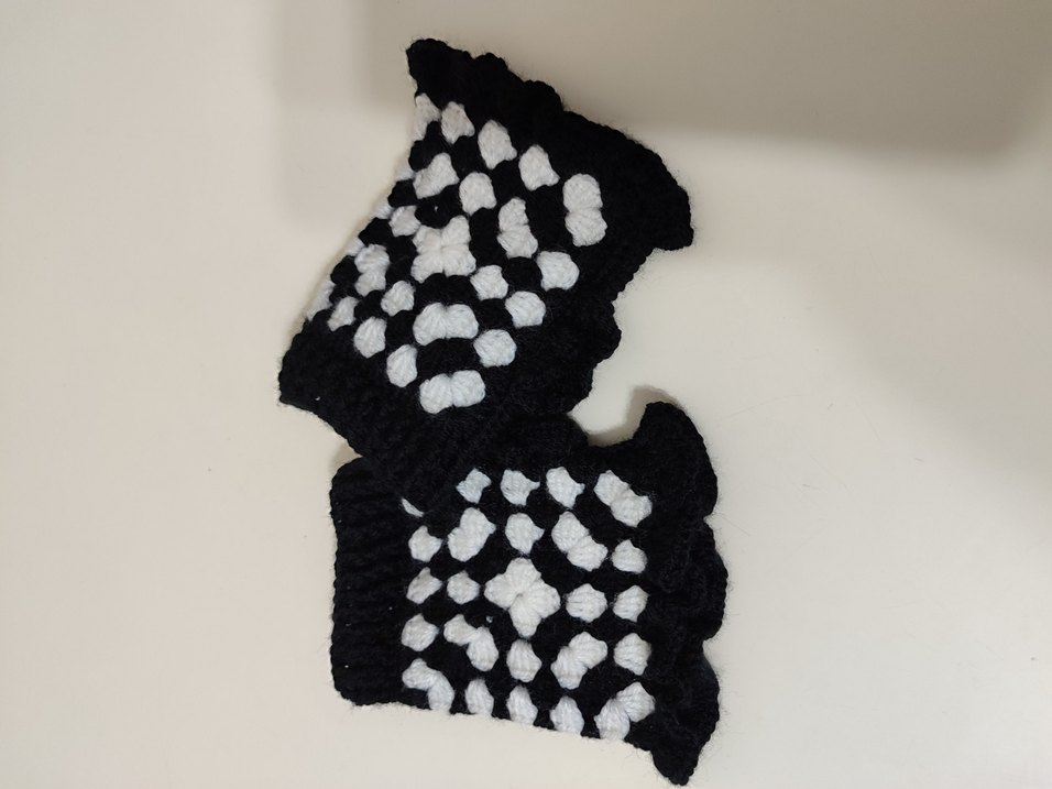 Siyah Beyaz Örgü Kadın Eldiven - Görsel 4