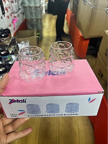 Kahve yanı su bardağı