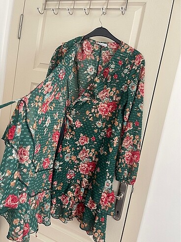 Yeşil elbise - Görsel 3