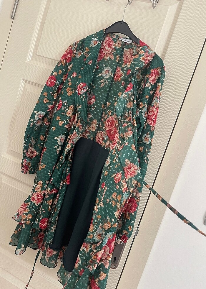 Yeşil elbise - Görsel 4