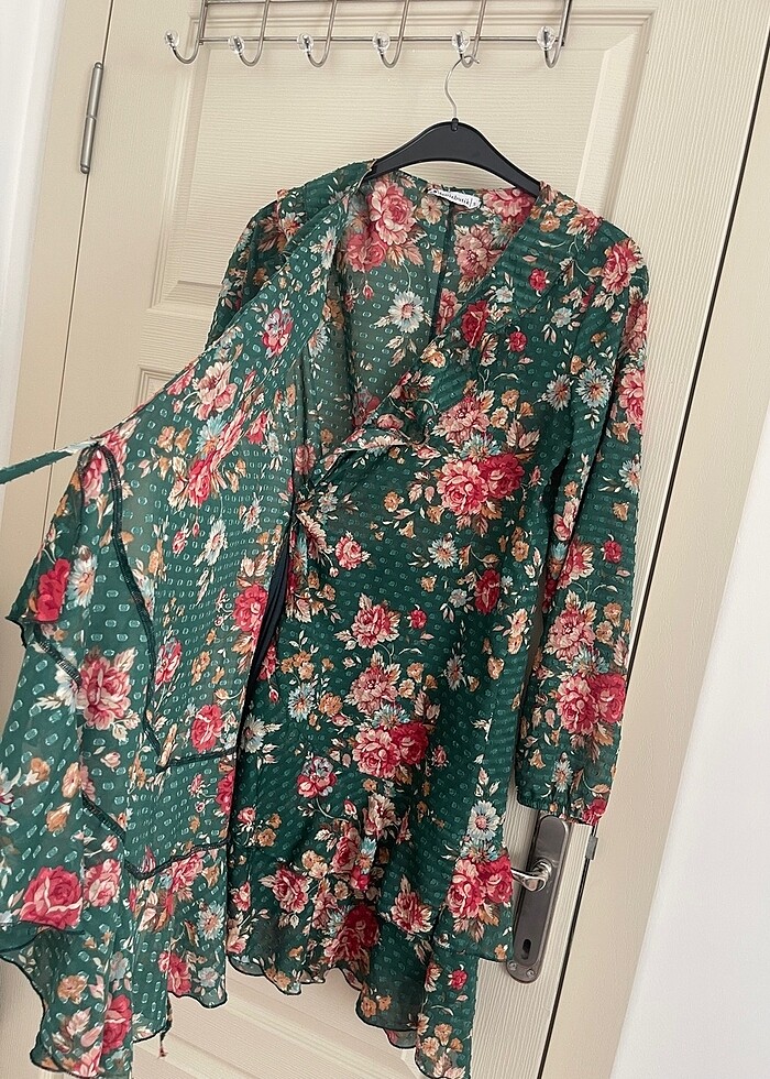 Yeşil elbise - Görsel 3