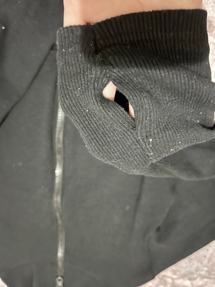 Siyah Fermuarlı Yüksek Yakalı Kadın Ceket parmak detay - Görsel 2