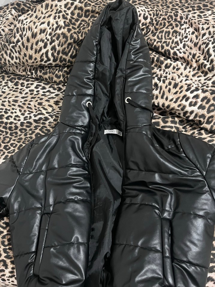 Kürk Detaylı Siyah Deri Kadın Kışlık Mini Mont - Görsel 3