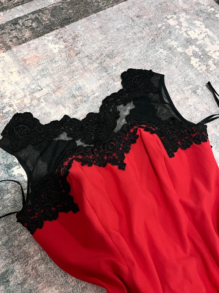 Dantel Detaylı Kırmızı Straplez Midi Elbise - Görsel 2