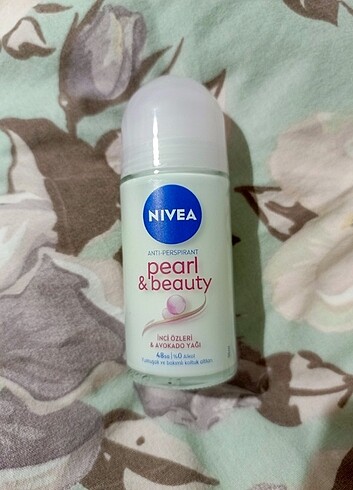  Nivea Pearl & Beauty Roll-on Deodorant 50 ml