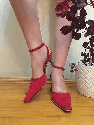 kirmizi stiletto