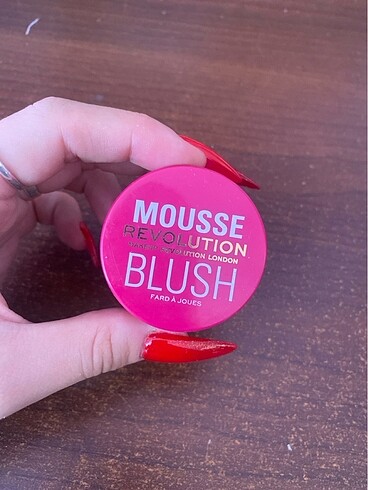 Mousse blush revolution