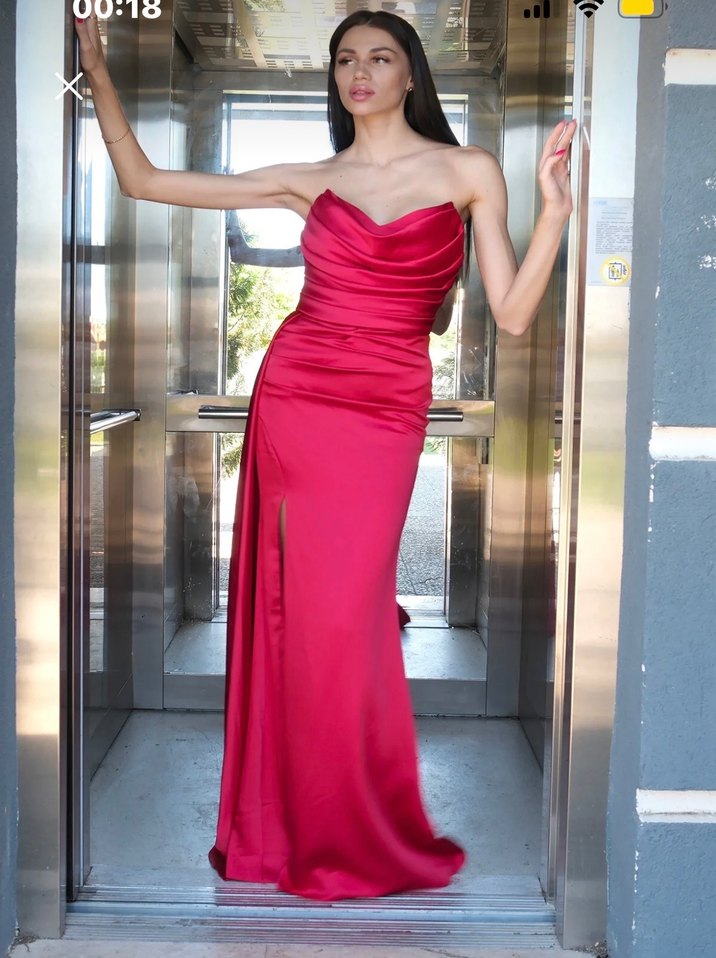 Parlak Kırmızı Drapeli Straplez Uzun Elbise - Görsel 2