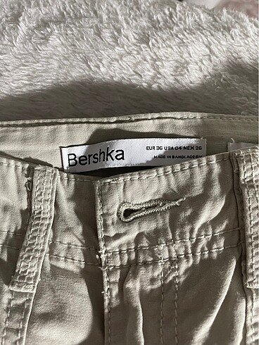 36 Beden ten rengi Renk Bershka Kargo Pantolon
