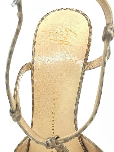 36 Beden çeşitli Renk PreLoved Platform %70 İndirimli.