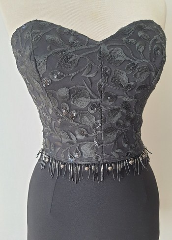 Nakışlı Siyah Büstüer ve Etek Takım - Görsel 4