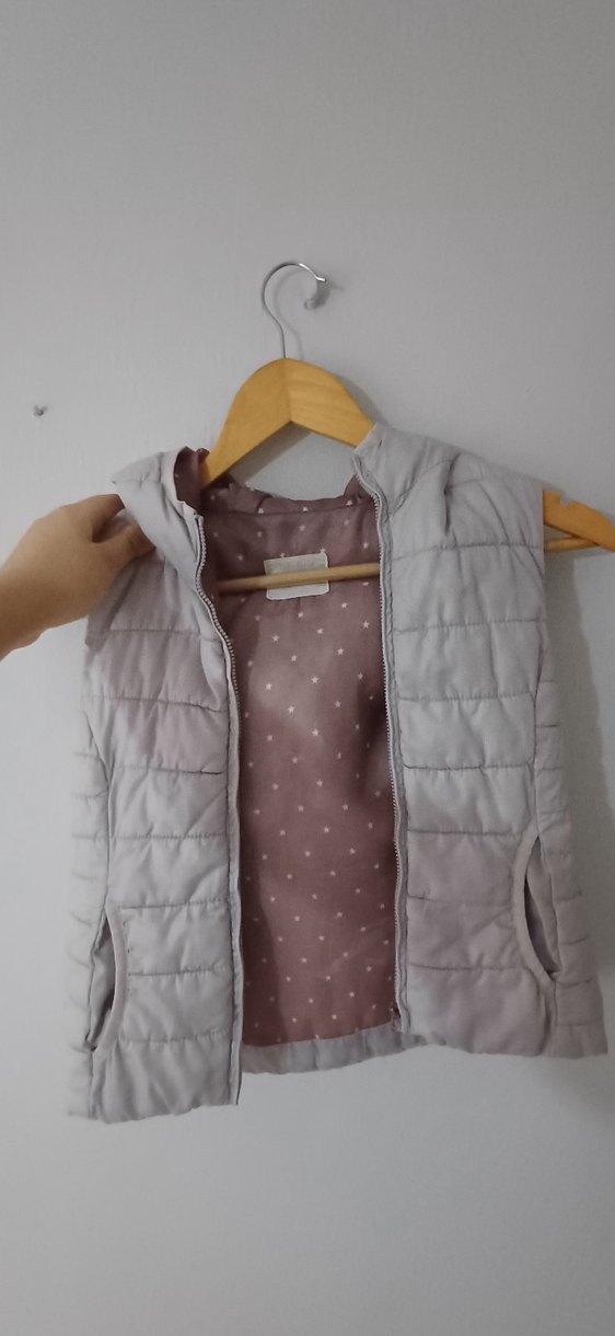 Gri Kapüşonlu Kız Yeleği - Görsel 2