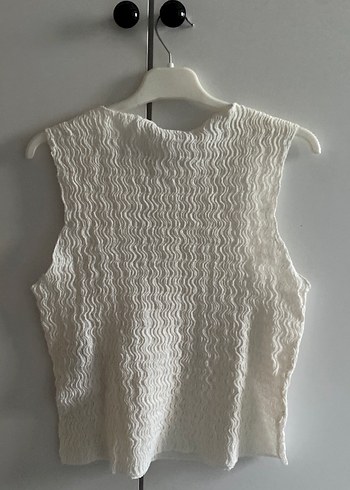 Beyaz Kısa Kollu Pliseli Keten Kadın Tişört - Görsel 3