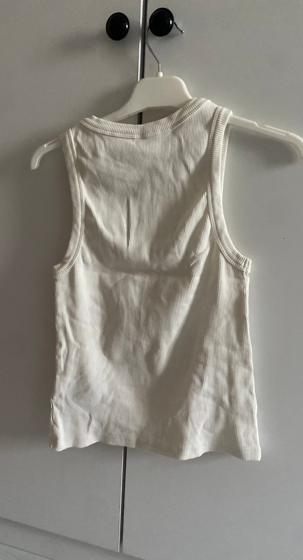 Beyaz Yüksek Yakalı Kolsuz Mini bluz - Görsel 3