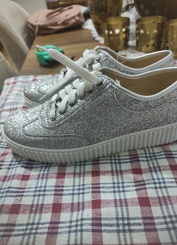 Bambi gümüş simli sneaker 