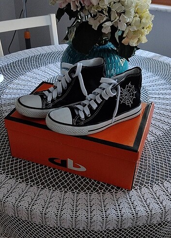 38 Beden Kadın converse