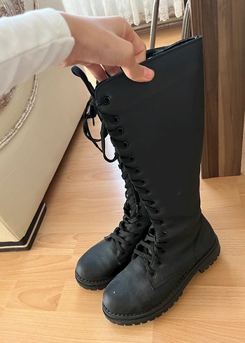 Siyah Kadın Çizme bağcıklı