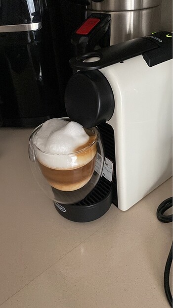 Nespresso kahve Makinası + süt köpürtücü