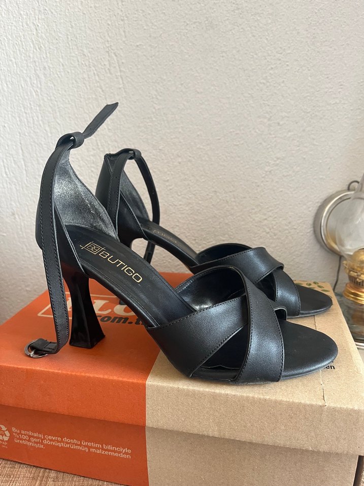Siyah Tokalı  Kadın Ayakkabı - Görsel 2