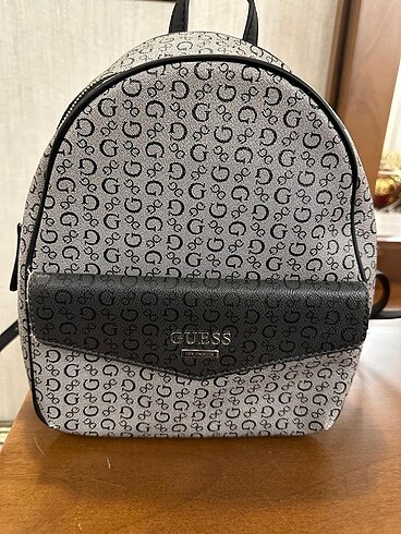 Guess marka sırt çantası
