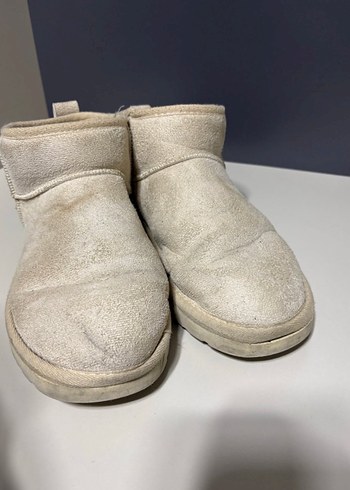 Ugg 39