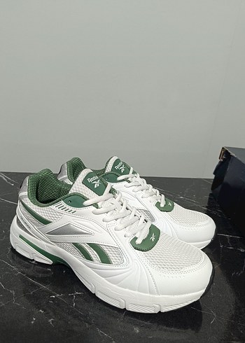 39 Beden beyaz Renk Reebok Beyaz Erkek Spor Ayakkabı