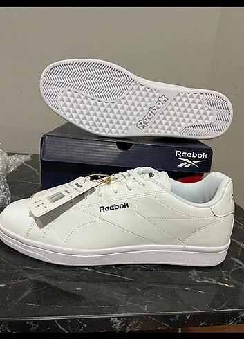 Sıfır orjinal mağaza ürünü Reebok 
