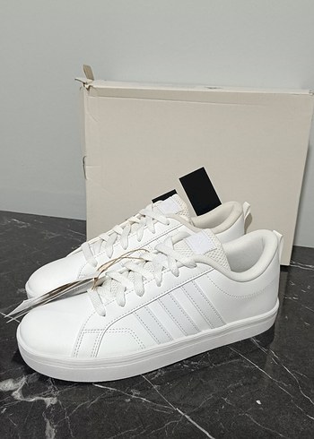 40 Beden beyaz Renk Adidas Beyaz Kadın Spor Ayakkabı Velcro