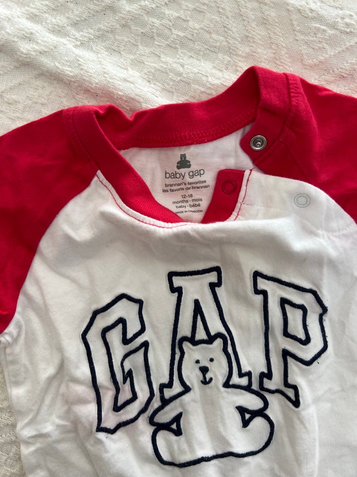 Beyaz ve Kırmızı GAP Baskılı Bebek Atlet - Görsel 2