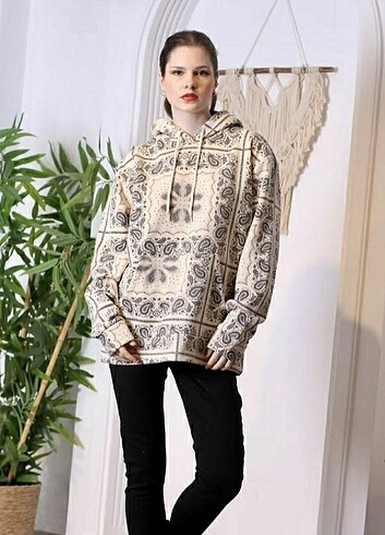 Desenli kapüşonlu krem sweatshirt (sıfır) 