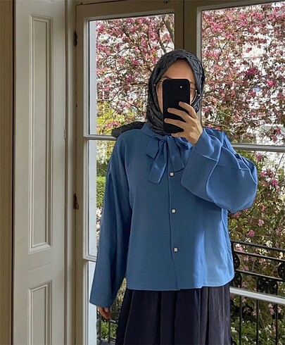 m Beden Mavi fiyonklu bluz