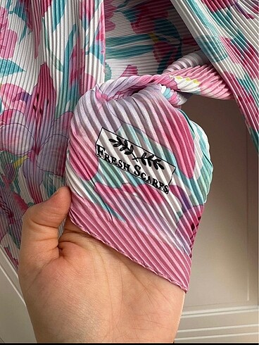  Beden Fresh scarfs pliseli çiçekli eşarp