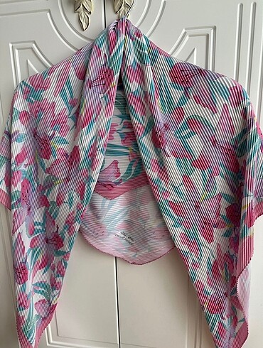 Diğer Fresh scarfs pliseli çiçekli eşarp
