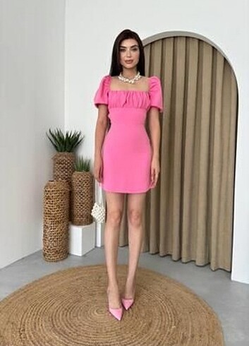 Pembe elbise