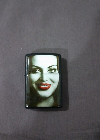 Beden Türkan Şoray Desenli Siyah Zippo Çakmak