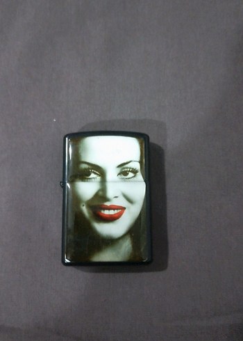 Türkan Şoray Desenli Siyah Zippo Çakmak